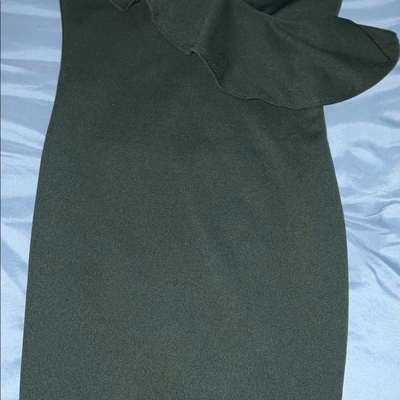 Green Emerald Ruffle dress - Picture 7 of 8